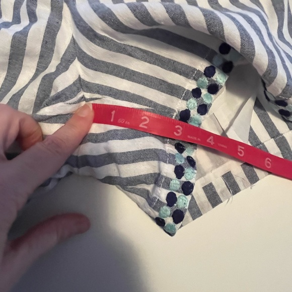 VINEYARD VINES | Med | EMBROIDERED DOTS! - Picture 9 of 13